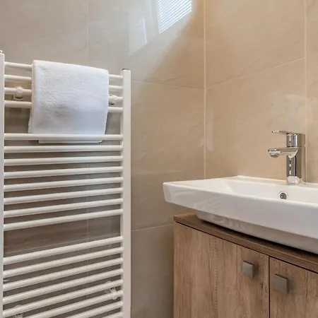 Appartamento Modern Fully Equipped With Parking Zavadilka 2620 Ceske Budejovice